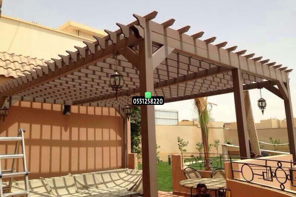 مظلات خشبية